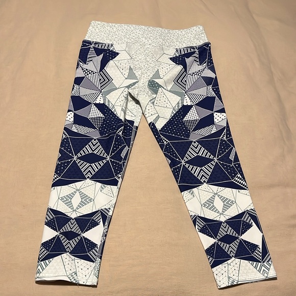 Evolution 3/4 Leggings, Medium - Picture 6 of 9